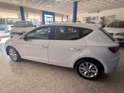 Seat Leon 1.6 TDi 105cv STYLE lleno